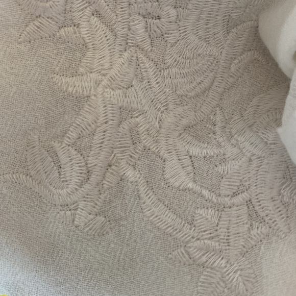 New IZURIA | White Floral-Embroidered Hi-Low Top size 3XL - Picture 7 of 12